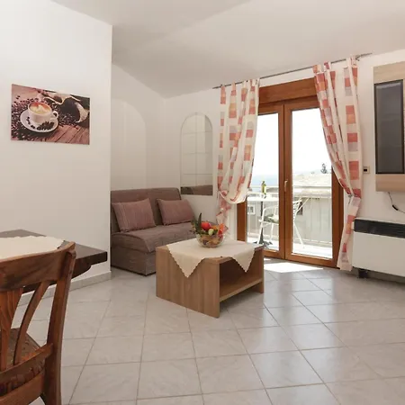 Gorgeous In Okrug Gornji With Kitchen Lägenhet *