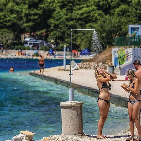 Gorgeous In Okrug Gornji With Kitchen Lägenhet Trogir