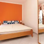 One-bedroom In Okrug Gornji 아파트