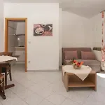 One-bedroom In Okrug Gornji 아파트 트로기르