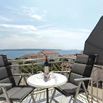 One-bedroom In Okrug Gornji 아파트