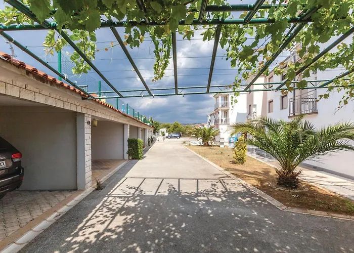 One-bedroom In Okrug Gornji